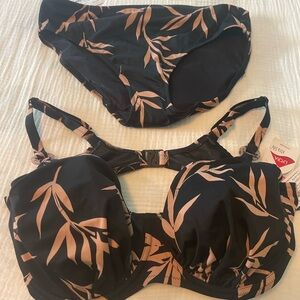 Bikini and underwire w adjustable straps
